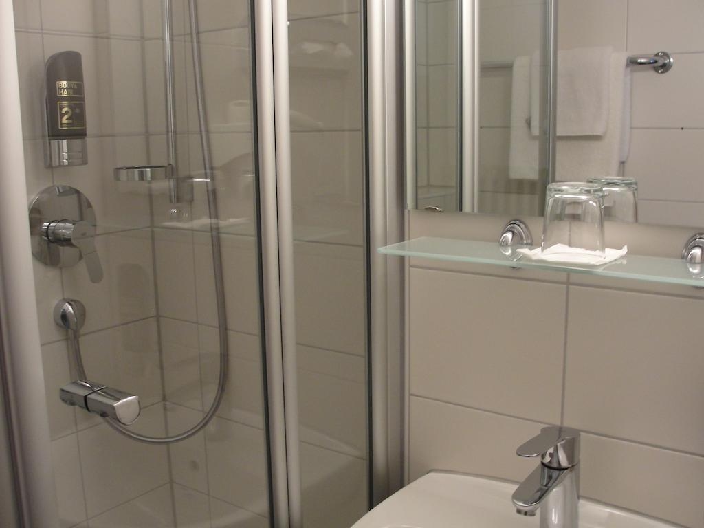 Hotel Alte Krone ทือบิงเงิน ภายนอก รูปภาพ